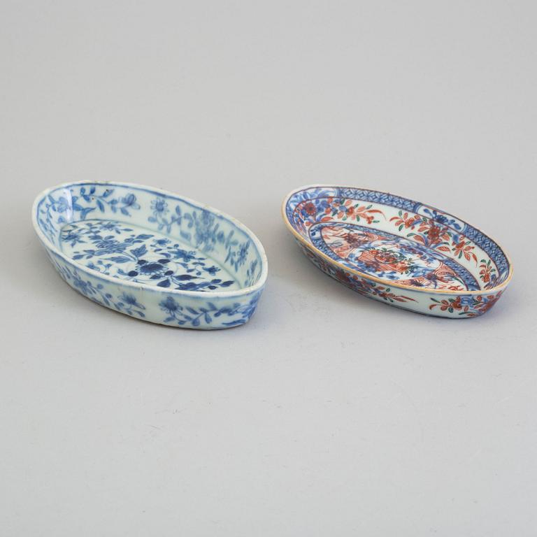 SKEDFAT, två stycken, kompaniporslin. Qingdynastin, Qianlong (1736-95).