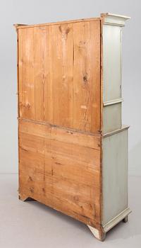 VITRINSKÅP, 1800-talets första hälft.