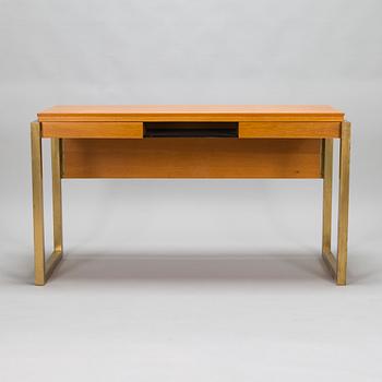 Skrivbord, beställningsarbete, Arkitektbyrå Veikko Voutilainen 1965.