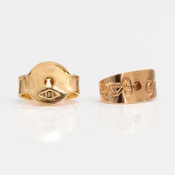 A pait of 18K gold earrings with transitional-cut diamonds ca. 1.30 ct in total. Oskar Lindroos, Helsinki 1953.