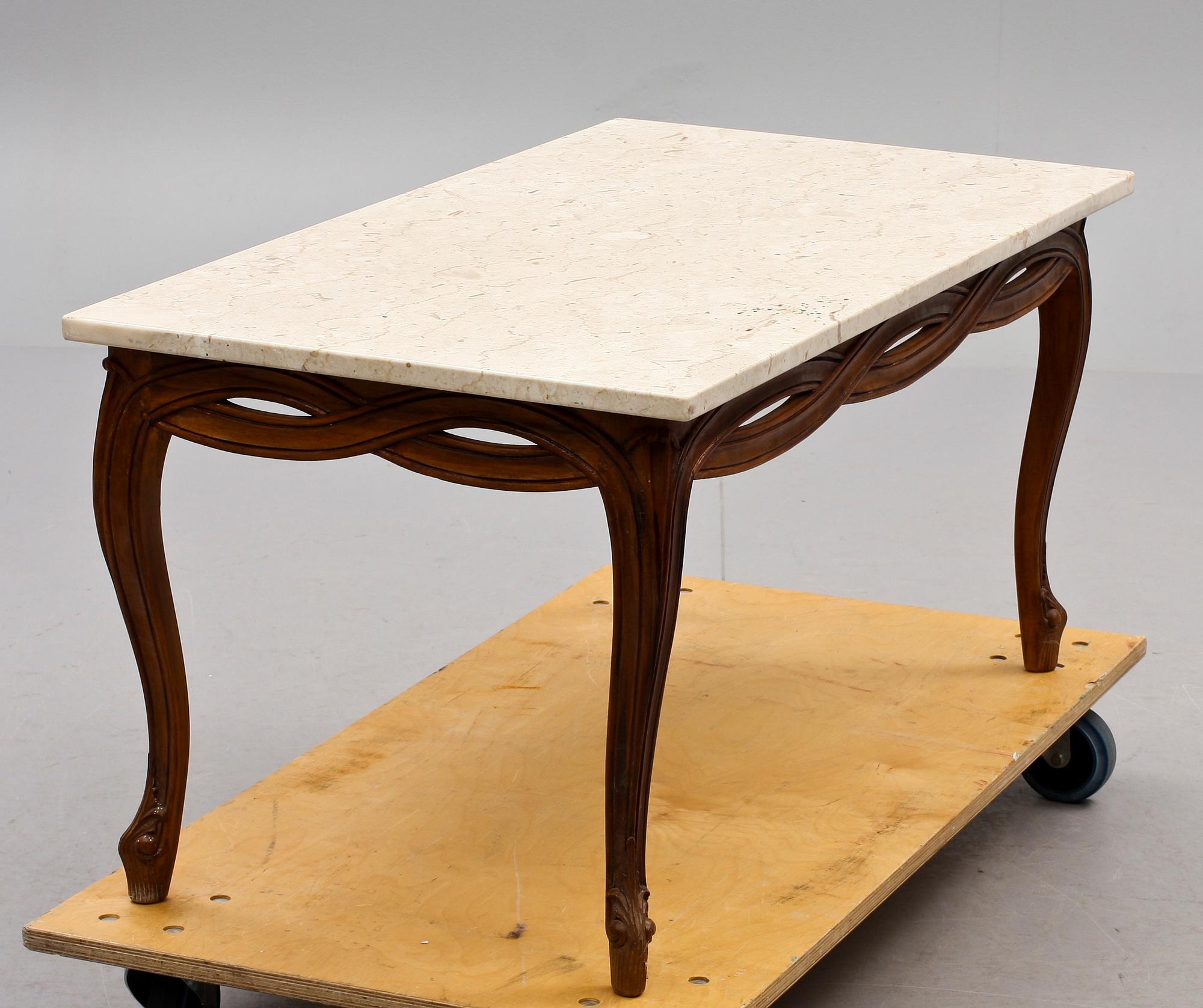 SOFFBORD, Rokokostil. 1900-talets första hälft/mitt.