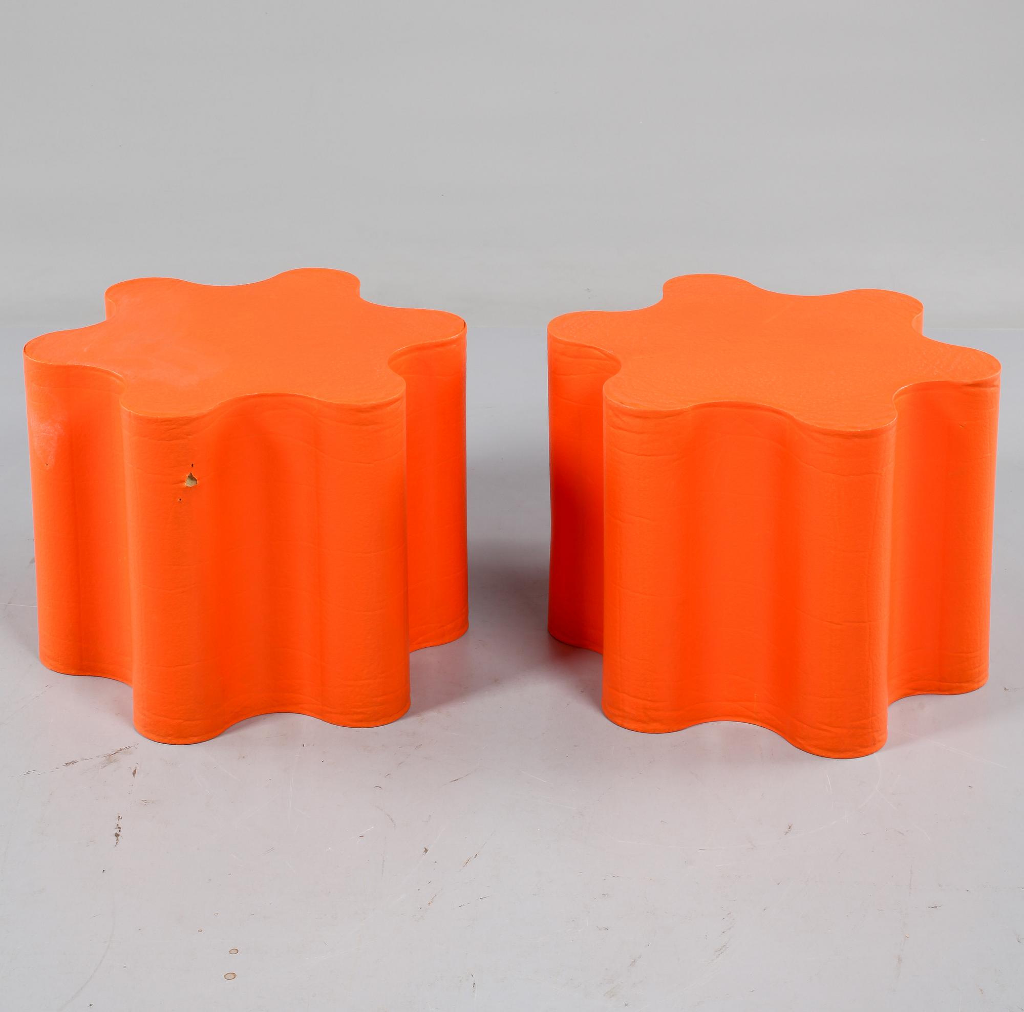 SITTPUFFAR, 2 st, 1900-talets andra hälft.