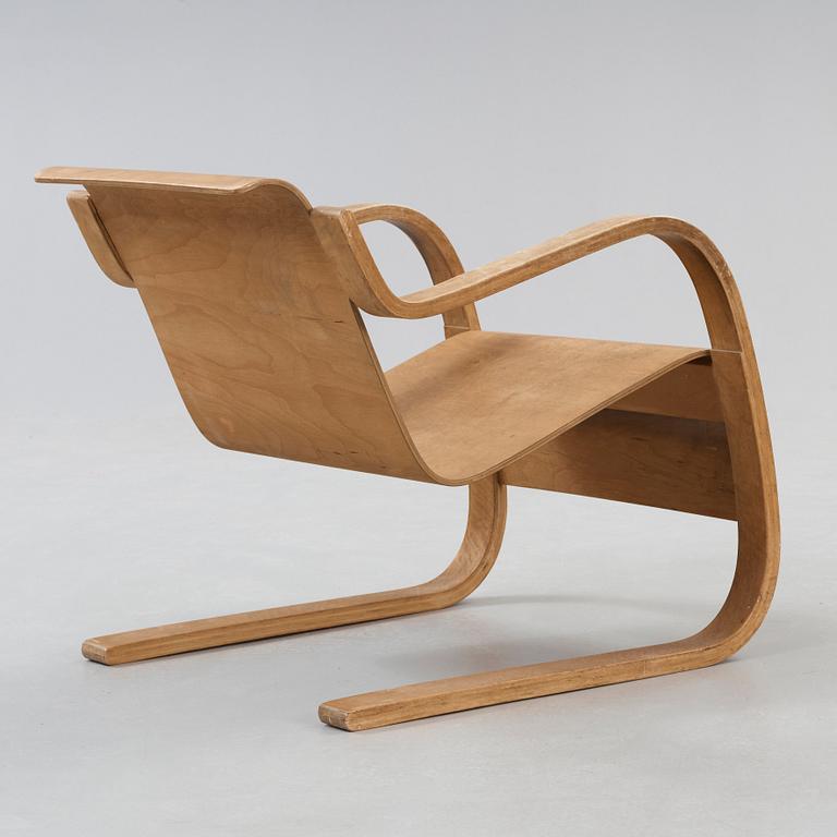 An Alvar Aalto 'No 31' easy chair by O.y Huonekalu-ja Rakennustyötehdas, Finland 1930's.