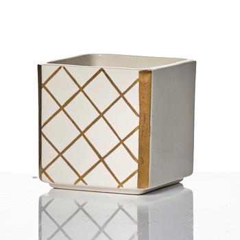 Wilhelm Kåge, 15 pieces of "Carrara" and "Gold Carrara" stoneware dishes, Gustavsberg, Sweden, 1930s/40s.