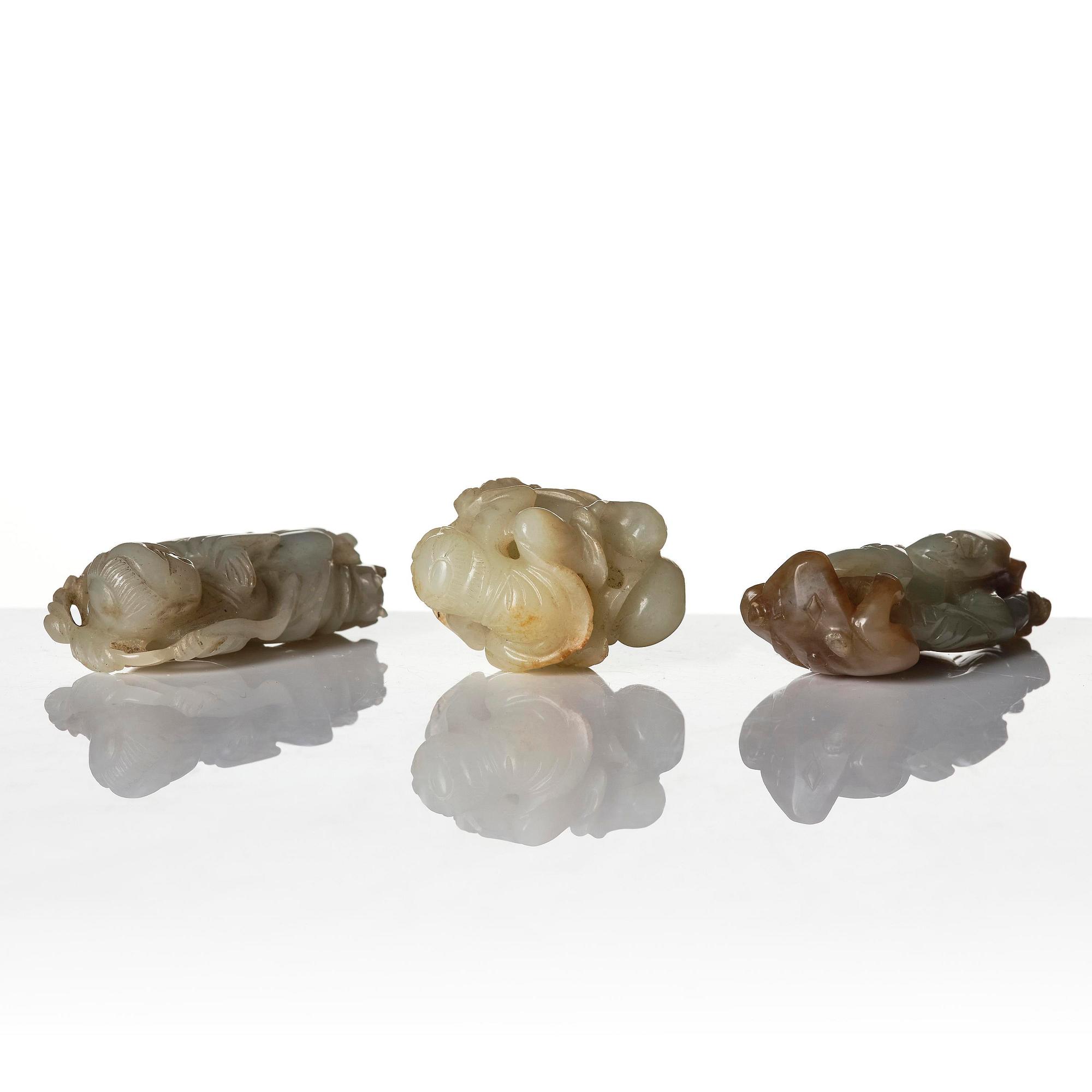 Figuriner, tre stycken, jade. Qingdynastin, 1800-tal.