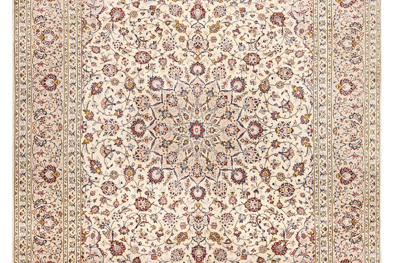 A Keshan carpet, c. 342 x 240 cm.