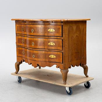 A late Baroque chest of drawers, 18th century.