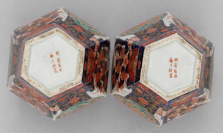 A pair of Imari 19th cent jars with covers, Mieji, Japan.