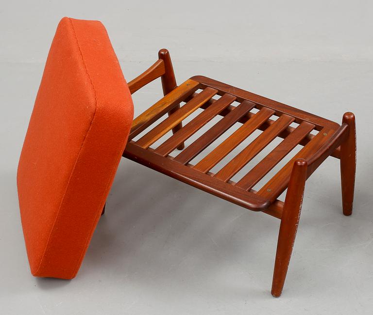 FOTPALLAR, ett par, "GE-240"/"Cigarren", Hans J Wegner, 1900-talets andra hälft.