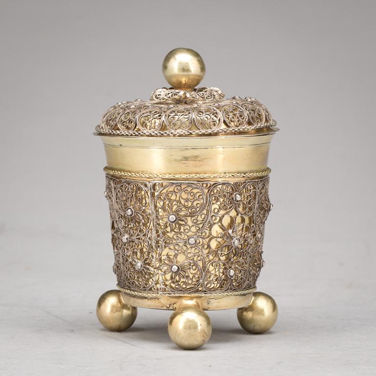 A Swedish 18th century parcel-gilt filigree beaker and cover, marks of Johan Friedrich Straub, Karlstad (-1674-1713).