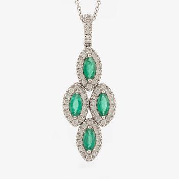 Hänge med navettslipade smaragder och briljantslipade diamanter, med kedja.