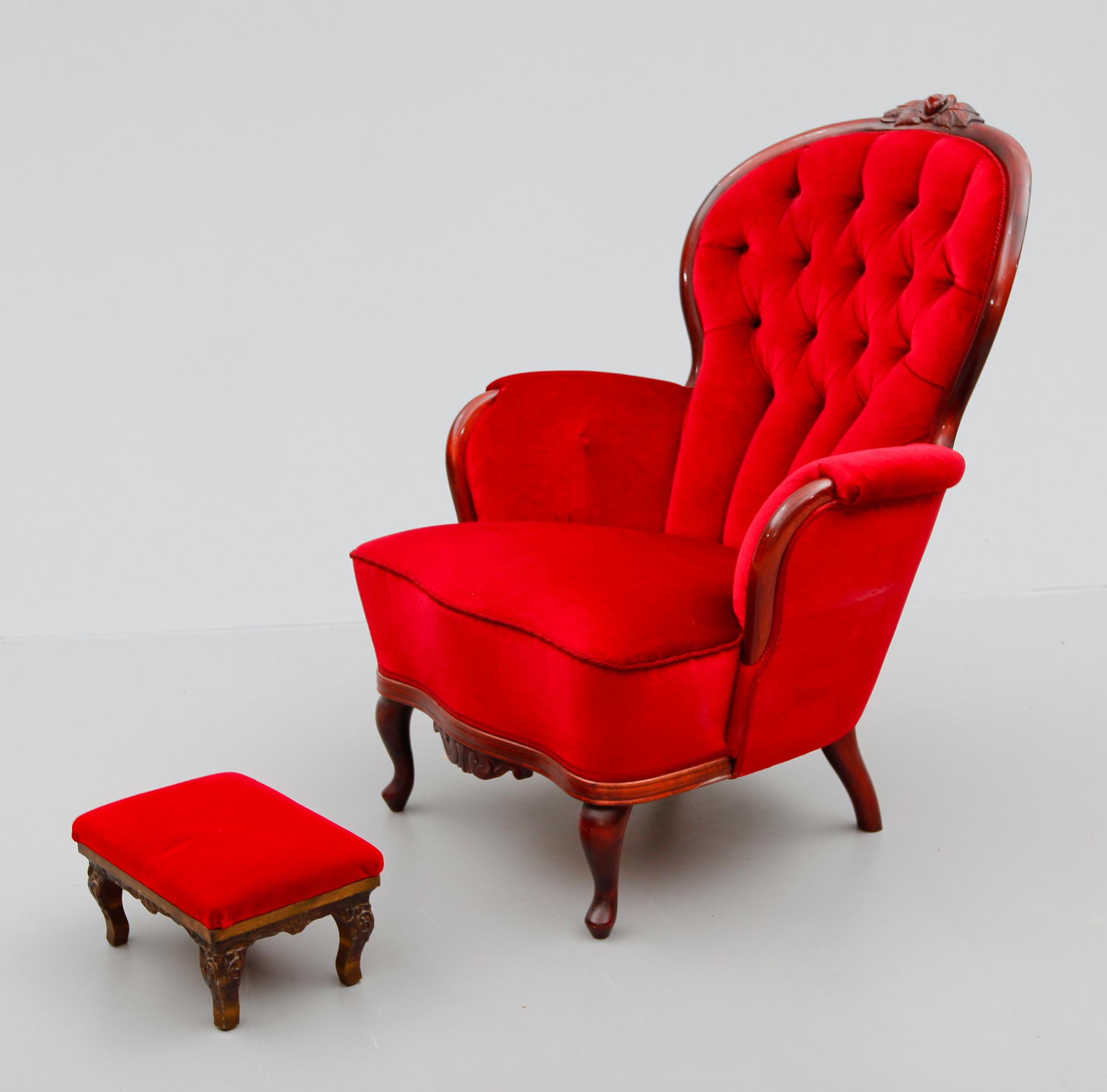 FÅTÖLJ samt fotpall, rokokostil, 1900-talets andra hälft.