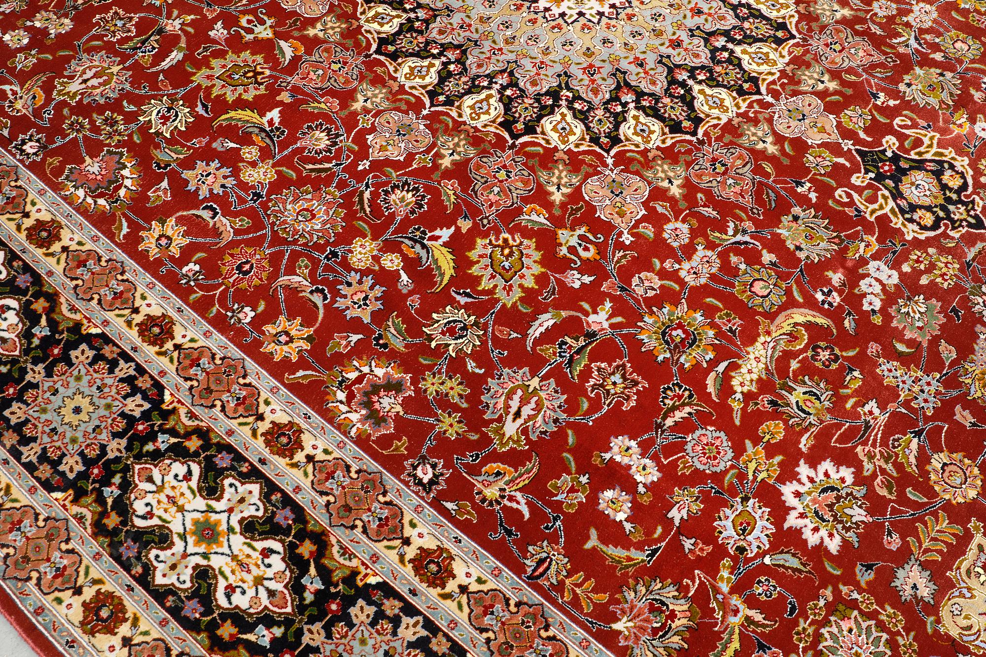 A Tabriz carpet, part silk, so-called 50 Raj, approx. 352 x 250 cm.