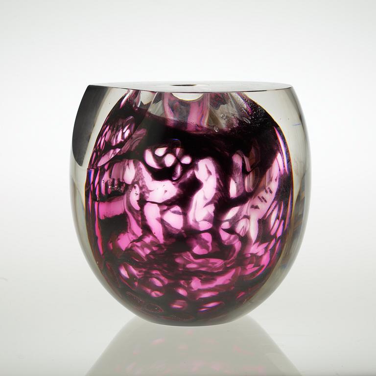 An Ulrica Hydman-Vallien "Kabale" glass vase, Kosta Boda Åfors 1987.