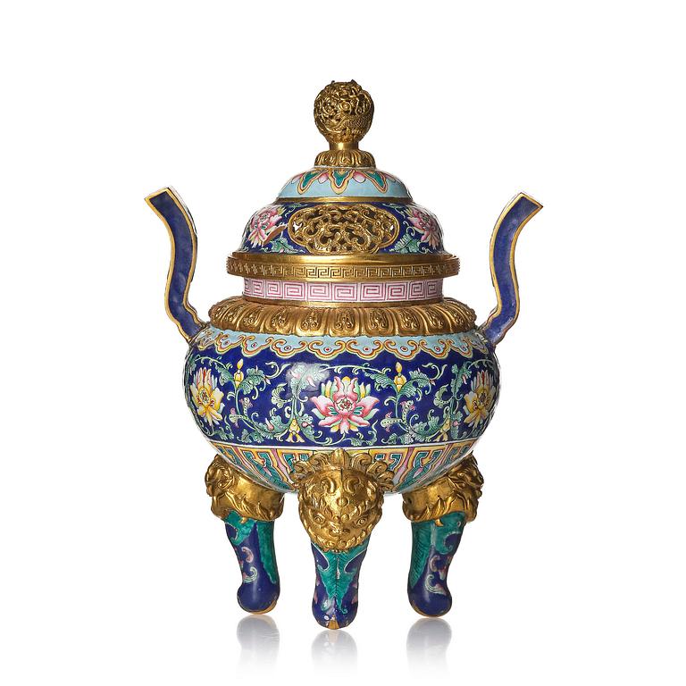 An enamel on copper censer, late Qing dynasty/Republic with a blue enamel Qianlong mark.