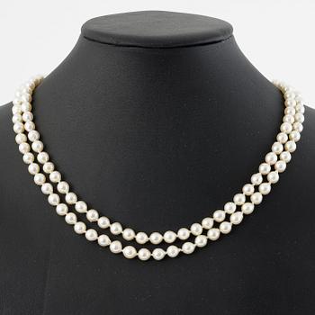 Necklace, cultured pearls, clasp 18K gold with cultured pearls and diamonds, JSG, Jönköping 1979.
