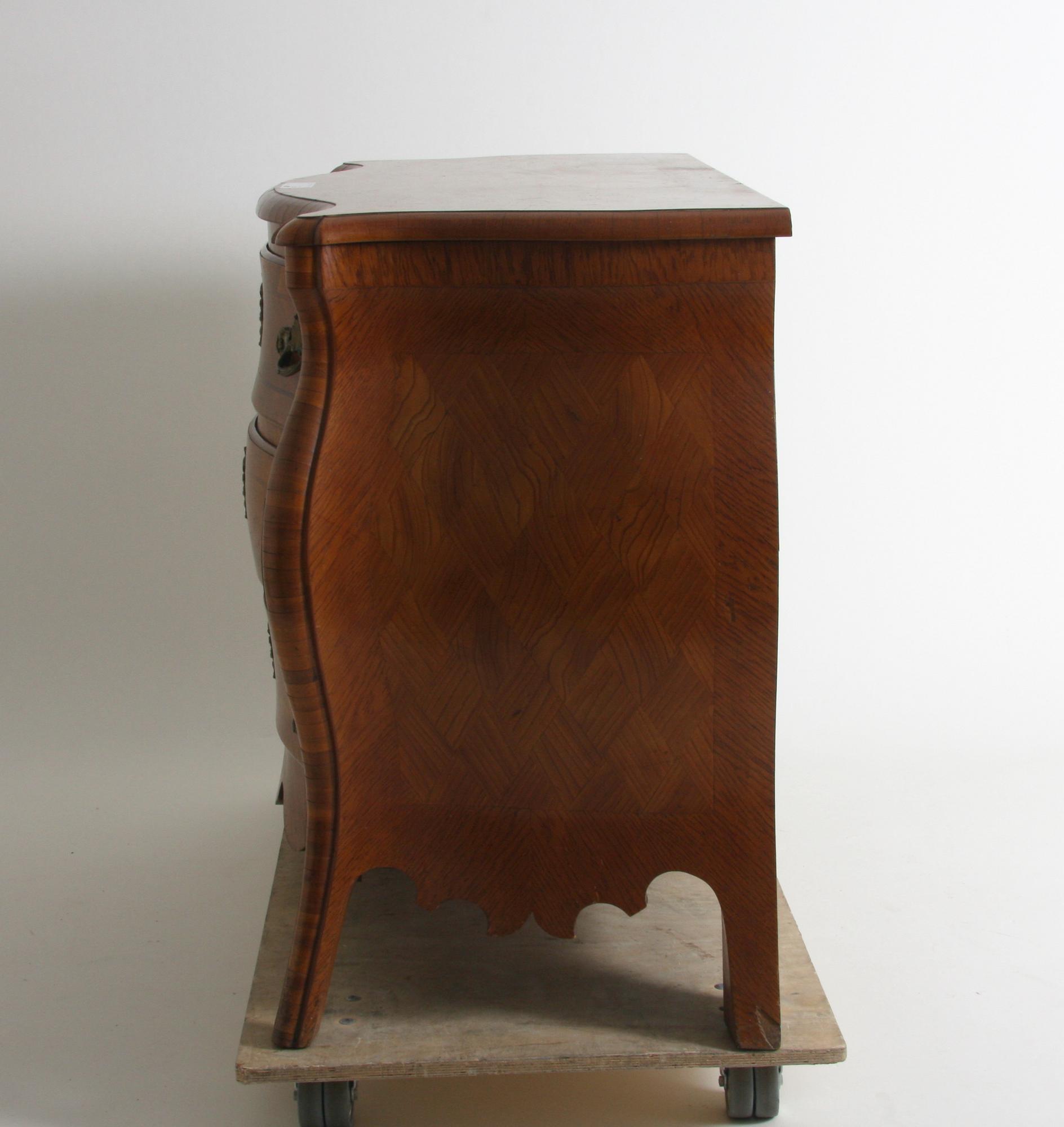 BYRÅ, rokoko, 1700-talets mitt.