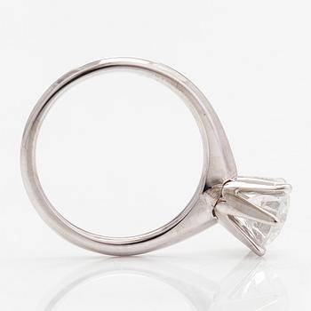 Ring, 14K vitguld och diamant ca 1.56 ct. AIG-certifikat.