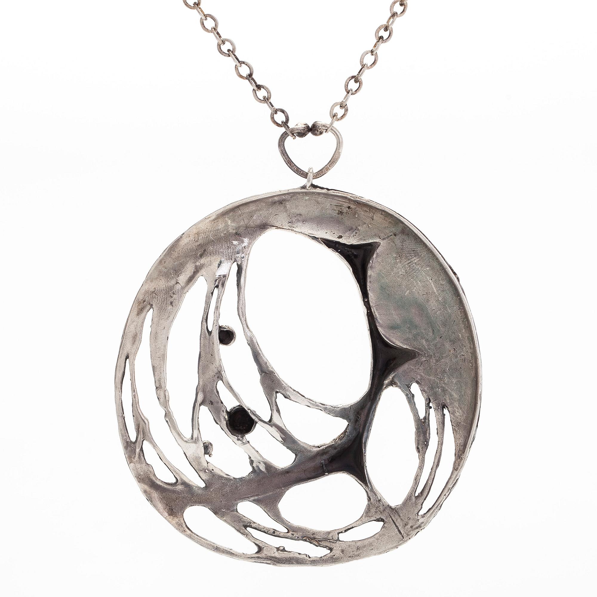 Karl Laine, hängen, "Spider web", 2 st, silver, Åbo 1970-tal.
