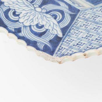 A blue and white porcelain dish, Japan, 19th century.