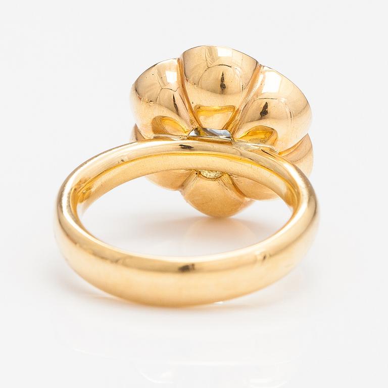 An 18K gold ring "English ginger bread" with topazes. Ofelia Jewelry, Helsinki.