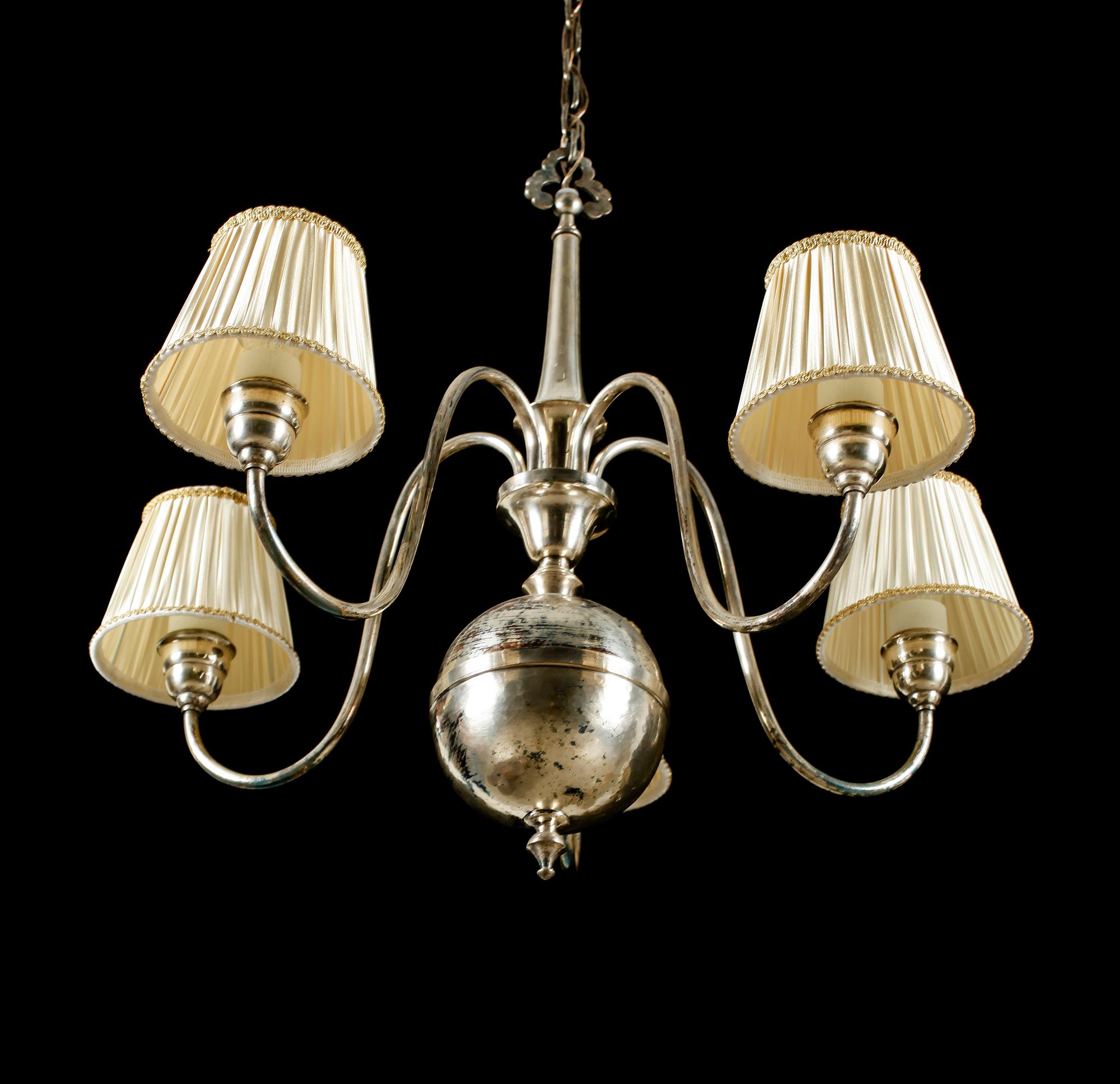 TAKLAMPA, 1900-talets första hälft, höjd 54 cm.