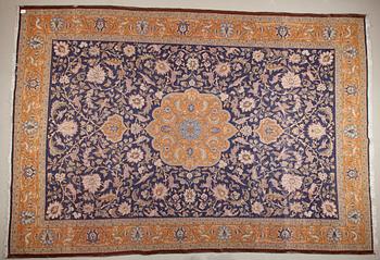 MATTA, Keshan, ca 380x265 cm.