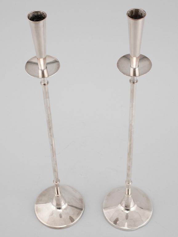TORE ELDH, ett par ljusstakar, silver, K&EC, Göteborg, 1962.