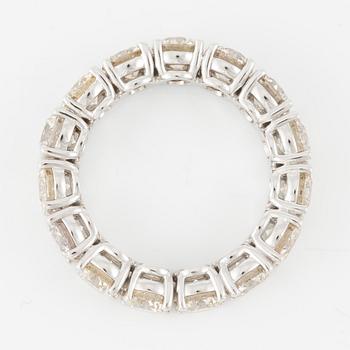 Ring in 18K gold with round brilliant-cut diamonds, full eternity band.