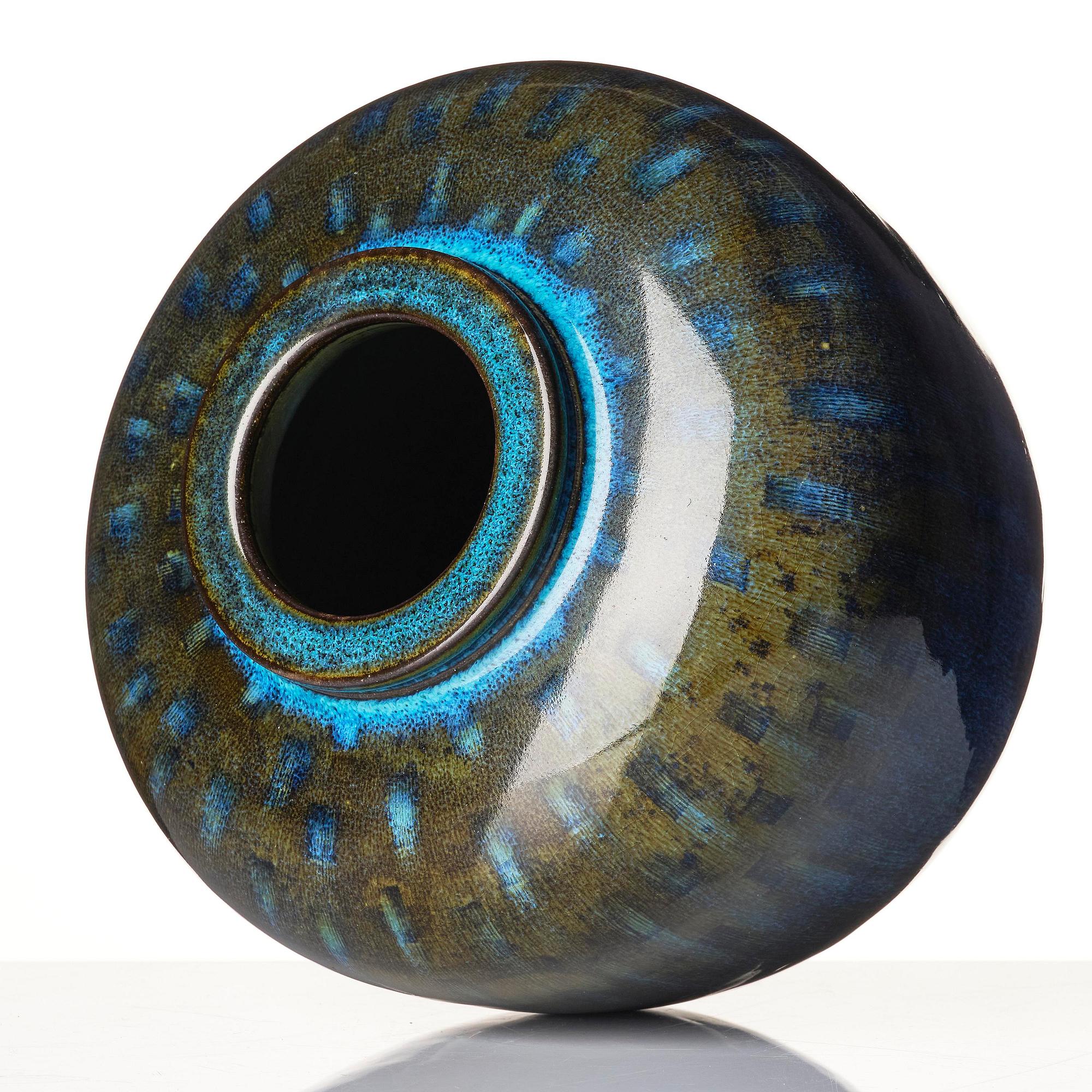 Wilhelm Kåge, a Farsta stoneware urn, Gustavsberg Studio 1958.