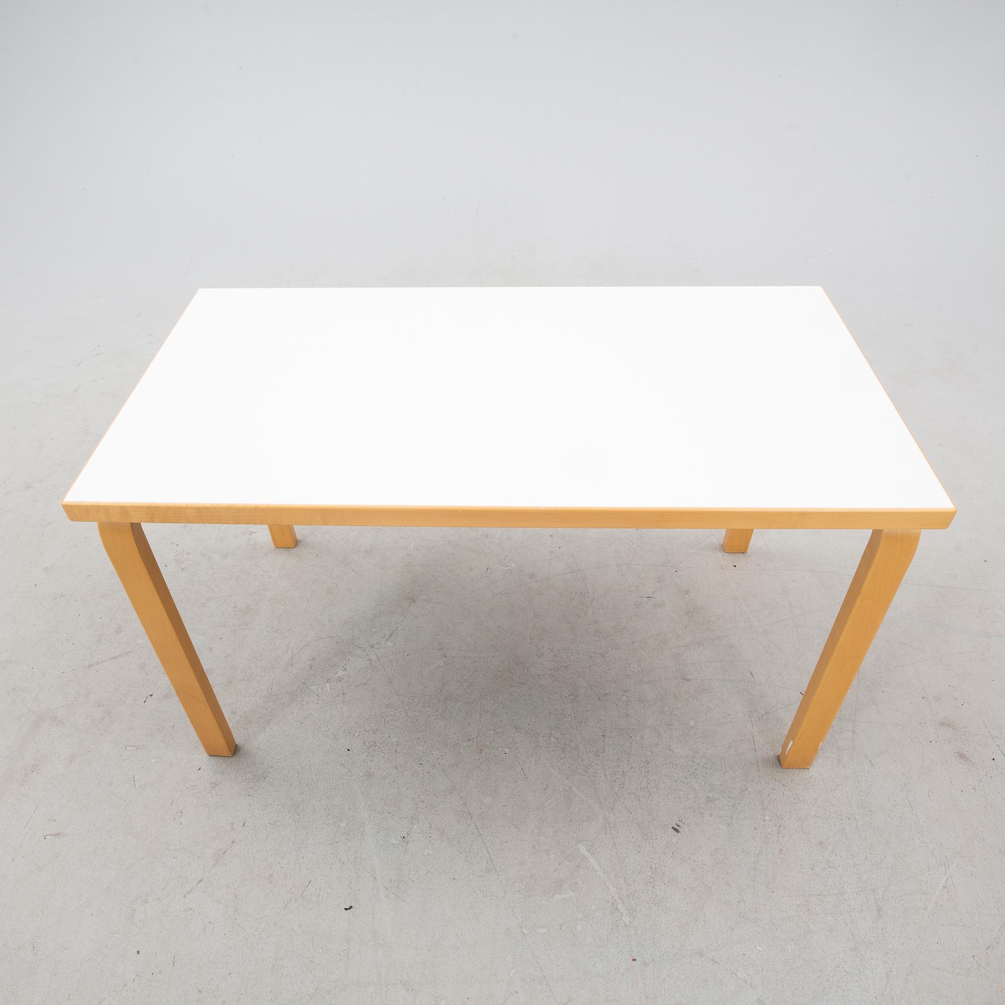 Alvar Aalto, bord, modell 80a, Artek, 2000-tal.