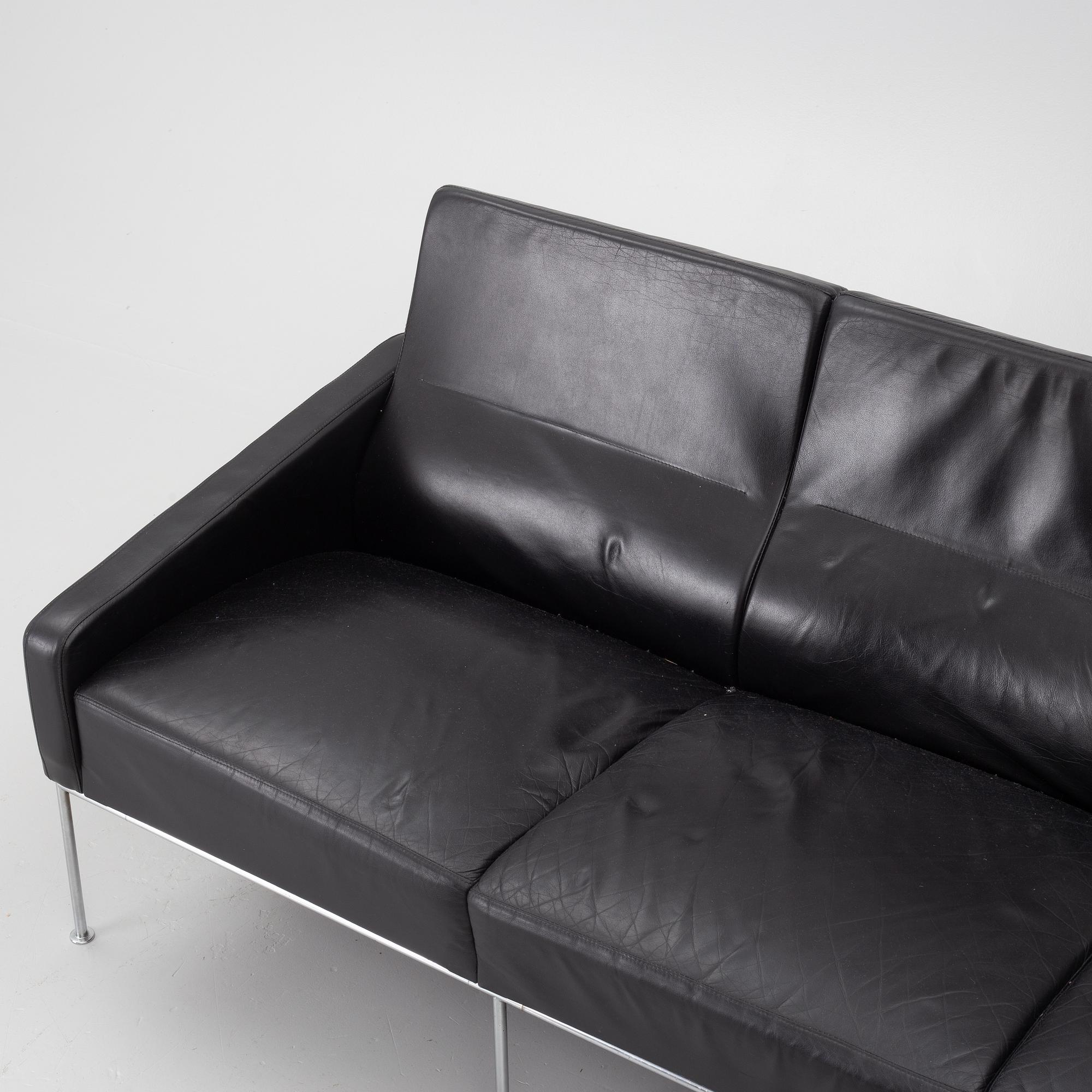 Arne Jacobsen, Sofa, model series FH-3300 “Lufthavnssofa”, Fritz Hansen.