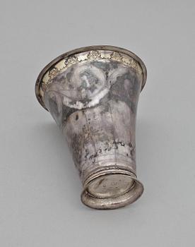 BÄGARE, silver, Johan Pettersson Berg. Norrköping, 1727-1762(-68). Vikt 75 g.