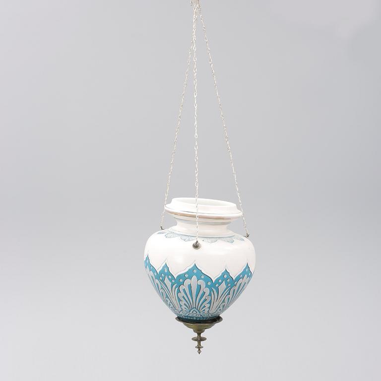 TAKAMPEL, opalglas, senempire, 1800-talets första hälft/mitt. Höjd: 26 cm.