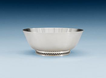 655. A Sigvard Bernadotte sterling bowl. desing nr 904, by Georg Jensen, Copenhagen 1945-77, sterling.