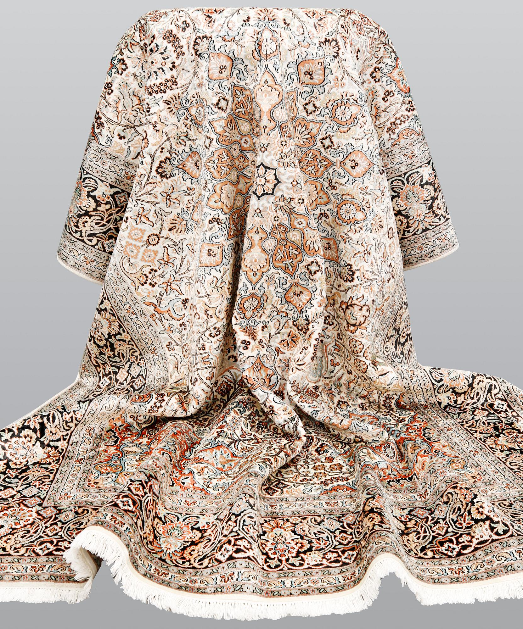 A silk Kashmir carpet, ca 330 x 246 cm.