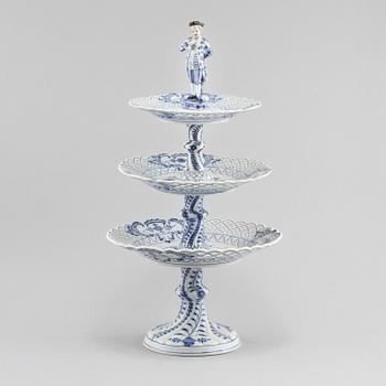 ETAGERE, SKÅL PÅ FOT samt FAT, porslin, Tyskland, 1900-talets mitt.