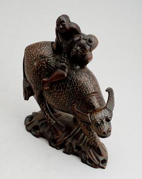 SKULPTUR, skuret trä, Kina, sannolikt 1900-tal.