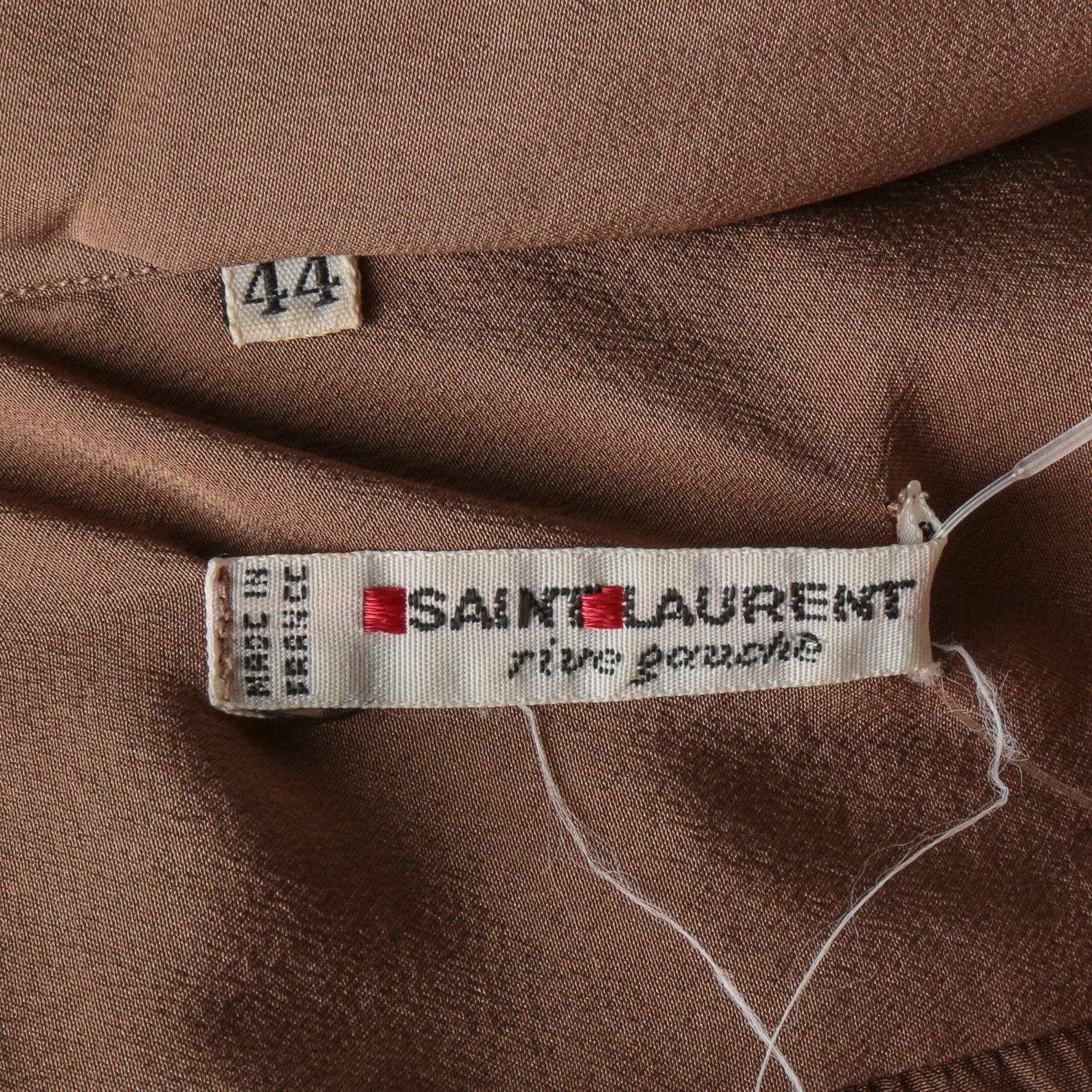 BLUS, Yves Saint Laurent.