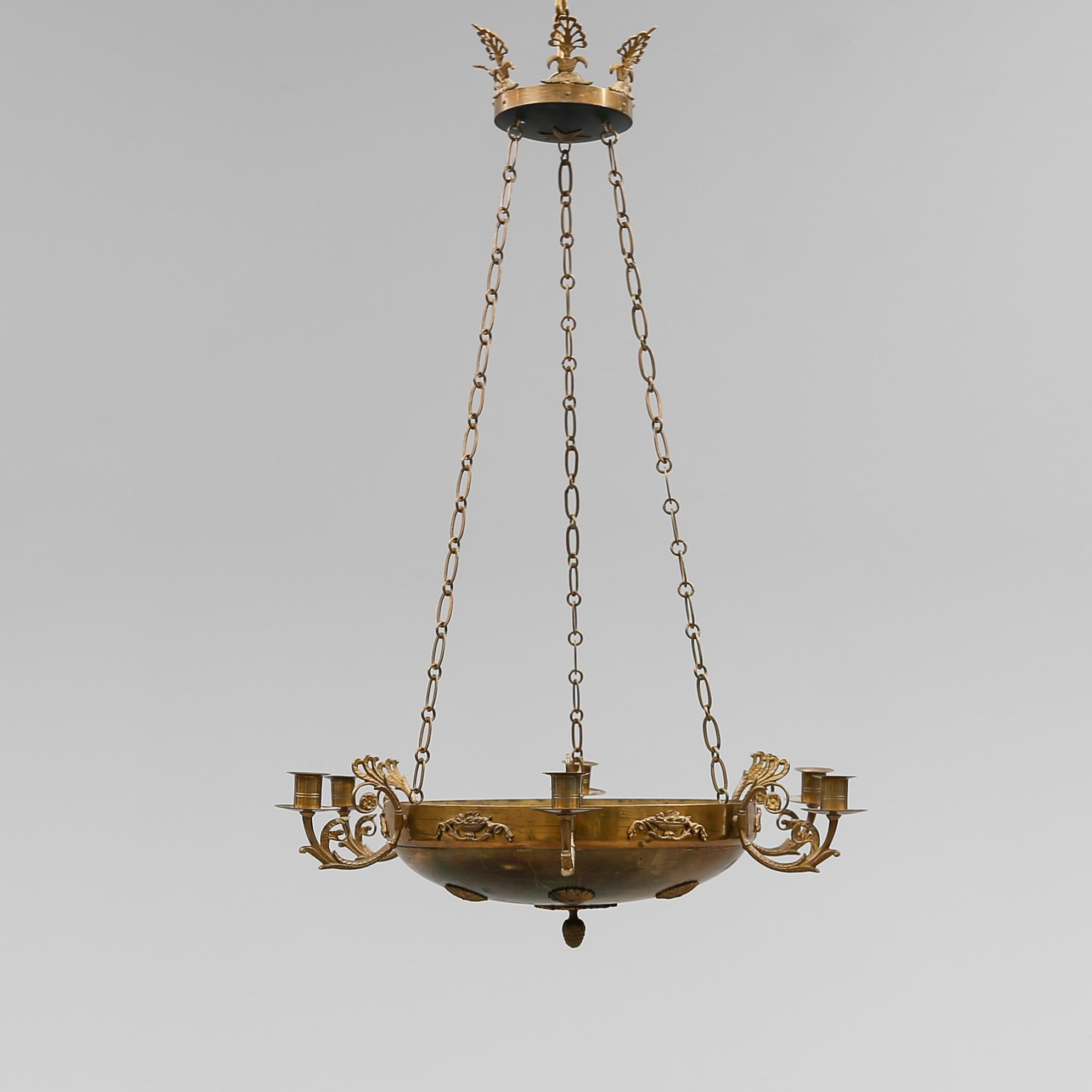 AMPEL, empirestil, 1900-talets första hälft. Höjd ca 77 cm.