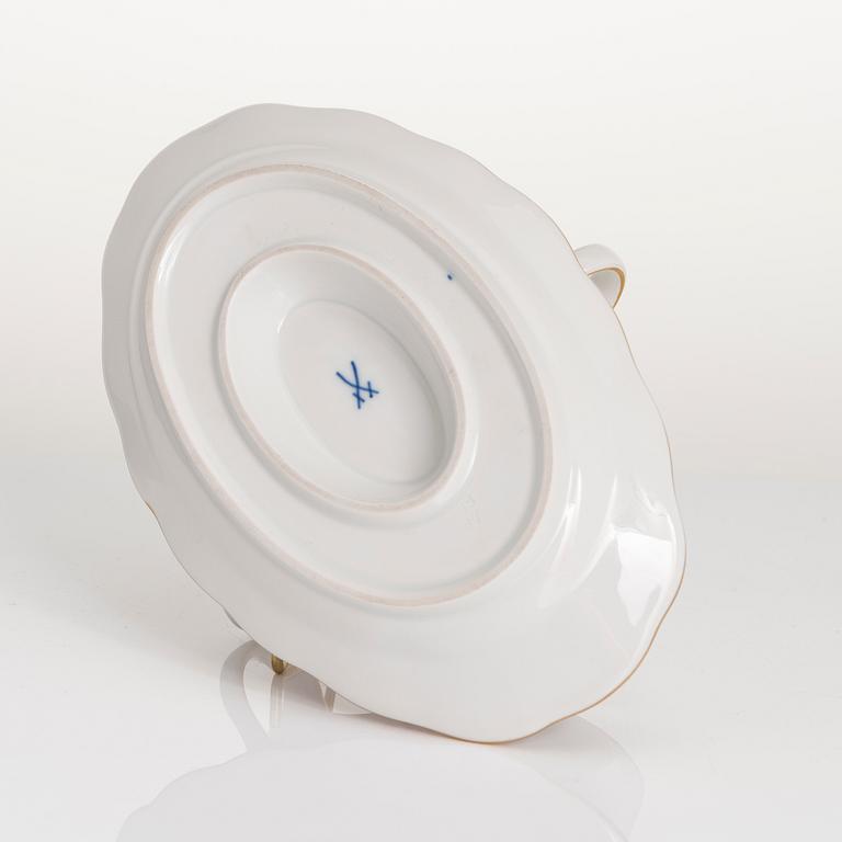 A 77-piece set of Meissen 'Indische malerei' porcelain tableware from the latter half of the 20th century.