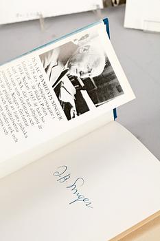 AUTOGRAFER AV NOBELPRISTAGARE, 5 st egenhändiga, bla Isaac Bashevis Singer i boken "Trollkarlen från Lublin".