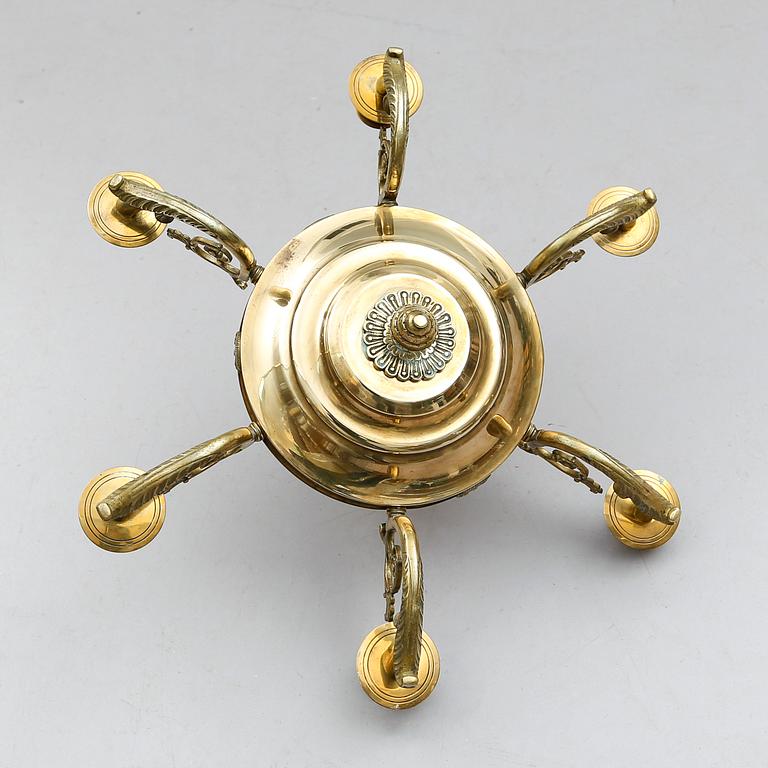 TAKAMPEL, mässing, empirestil, 1900-talets första hälft. Höjd ca 27 cm.