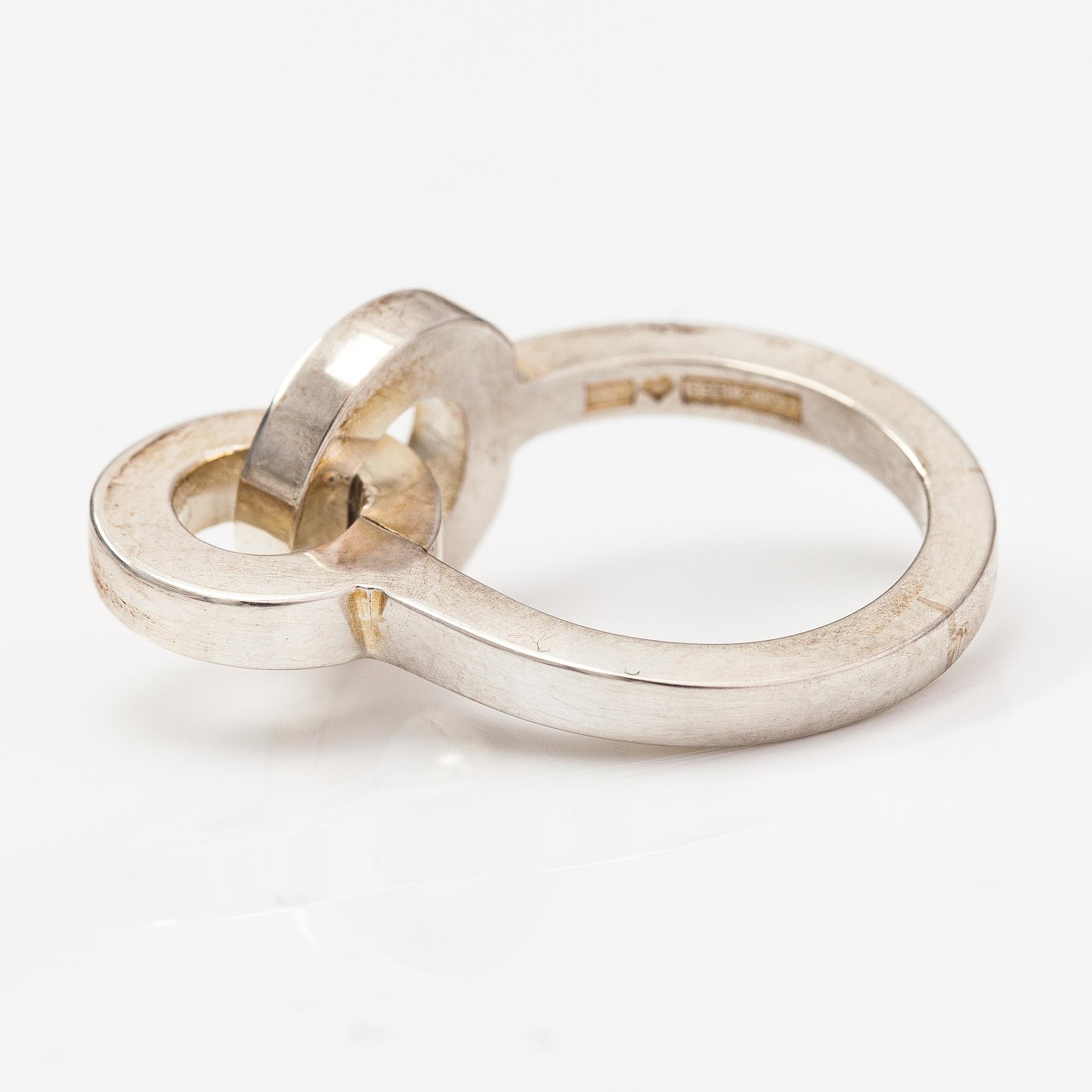 Pekka Piekäinen, A sterling silver ring. Auran Kultaseppä, Turku 1975.