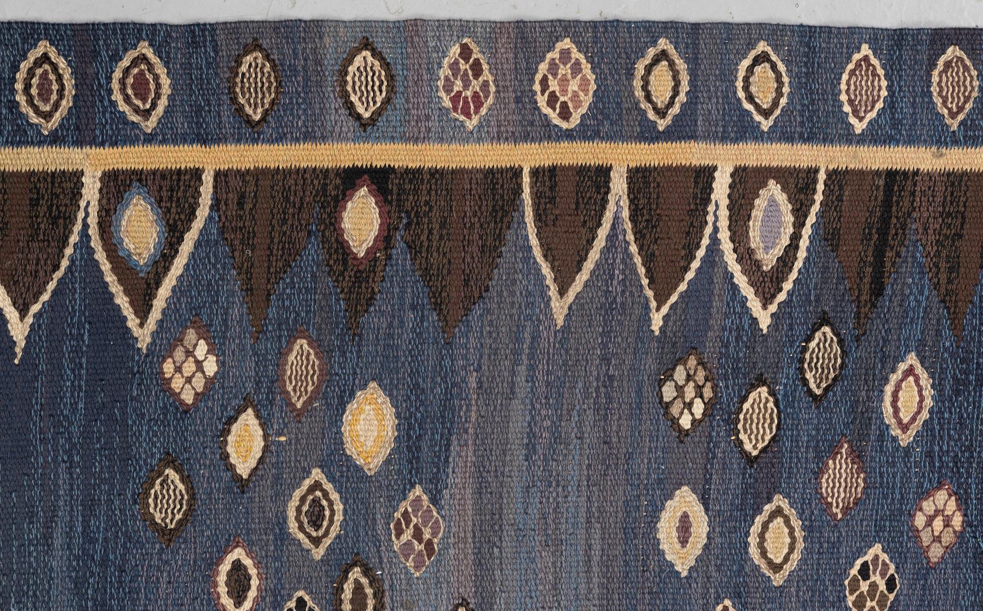 Barbro Nilsson, matta, "Snäckorna", gobelängteknik, ca 300 x 202,5 cm, signerad AB MMF BN.