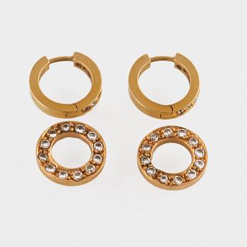 ÖRHÄNGEN, 18K guld med briljantsliapde diamanter, Hugo Strömdahl, Stockholm. Vikt 5,7 gram.
