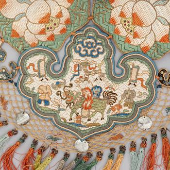 Krage, broderat siden. Kina, tidigt 1900-tal.