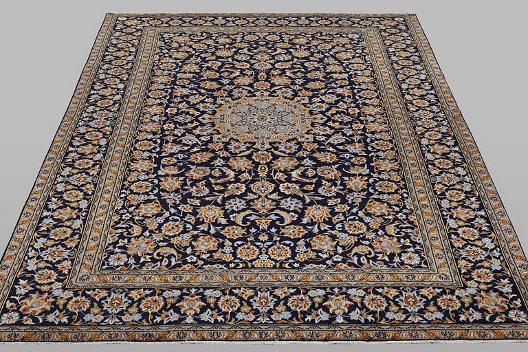 A carpet, Kashan, ca 348 x 237 cm.