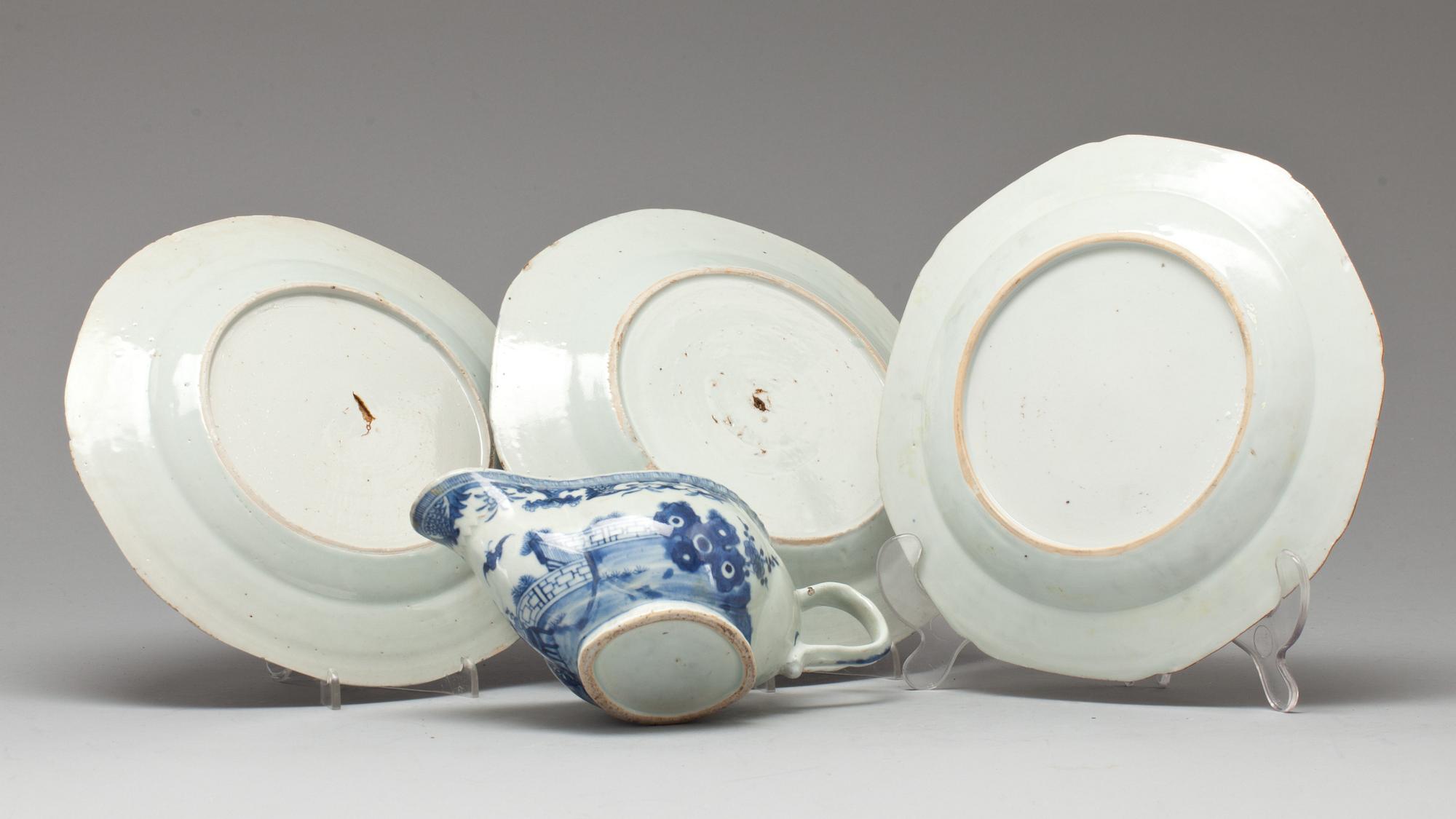 PARTI PORSLIN, 4 delar. Kina, bland annat Qianlong (1736-95).