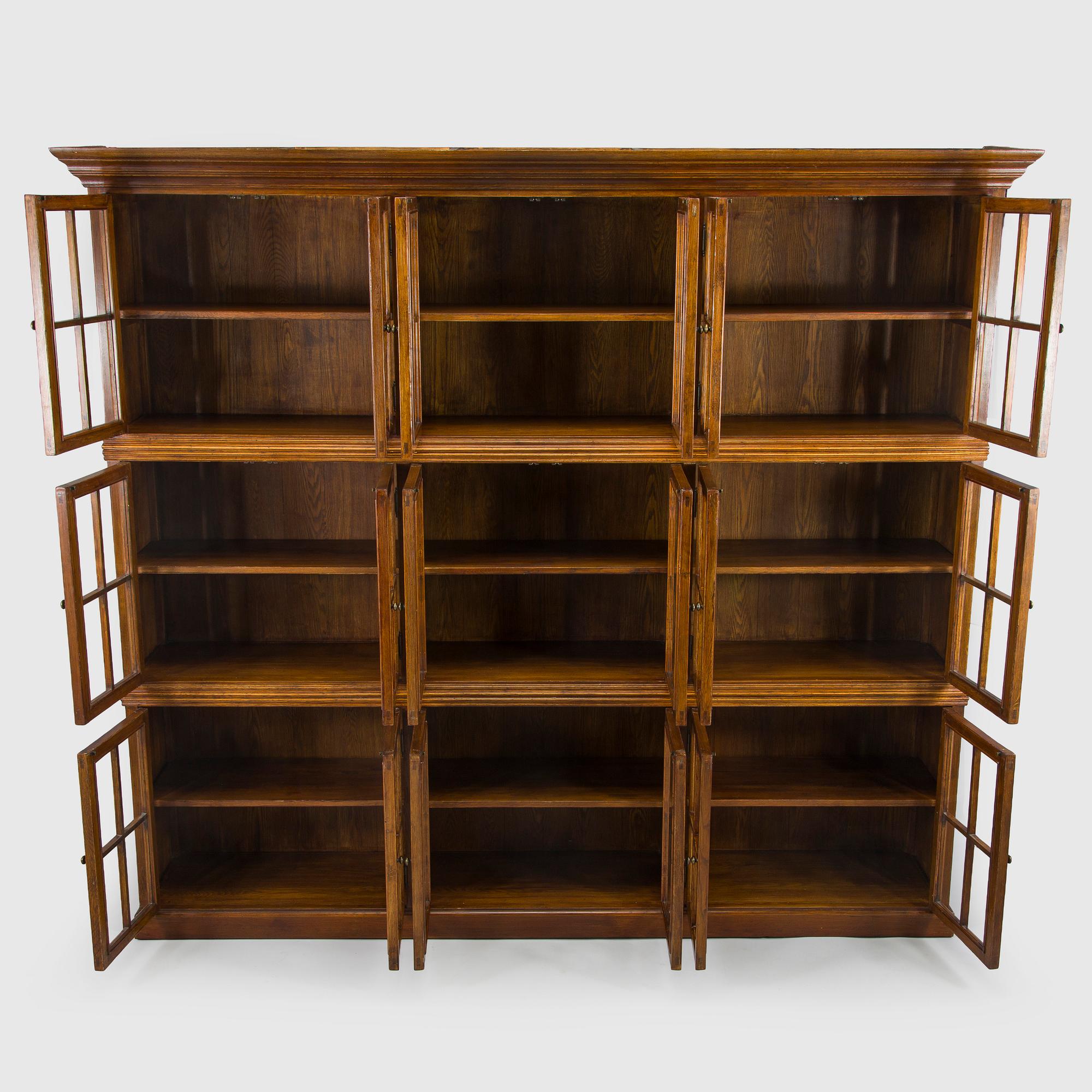 Vitrin / Skåp, modell Clifton ta Fritzies tillverkare Club Vintage Interiors 2011-2017.